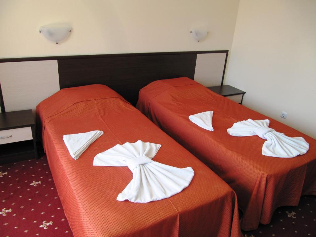 Maverick Hotel Slăntjev Brjag Rum bild
