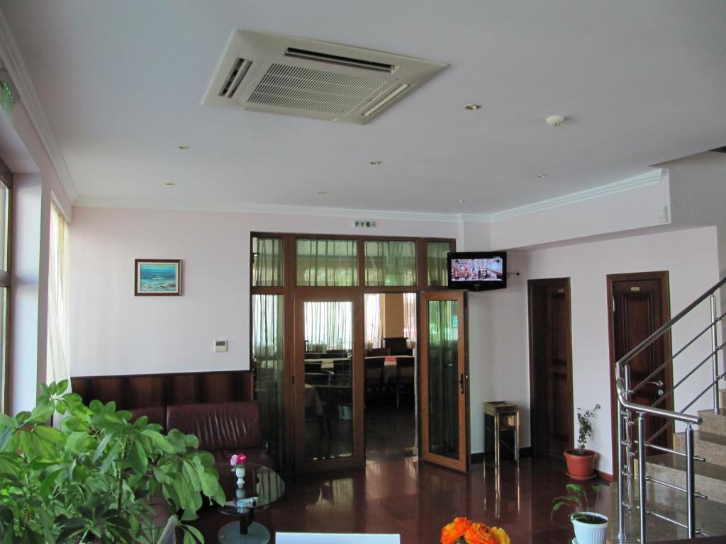 Maverick Hotel Slăntjev Brjag Exteriör bild
